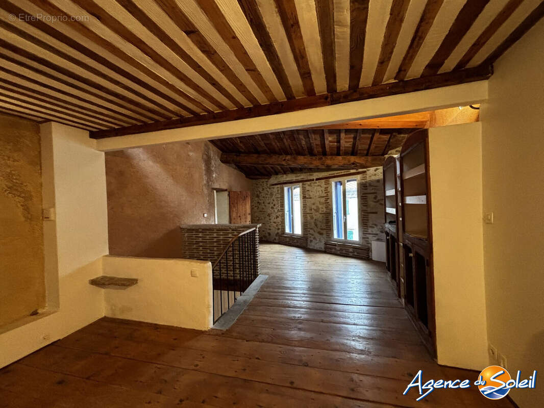 Maison à OPOUL-PERILLOS