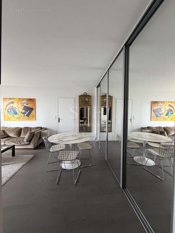 Appartement à PARIS-1E