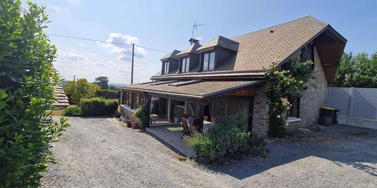  Coup de cœur à la campagne – Belle maison familiale 6 pièces de 140 m² avec véranda chauffée, dépendances, garages et jardin - photo 4