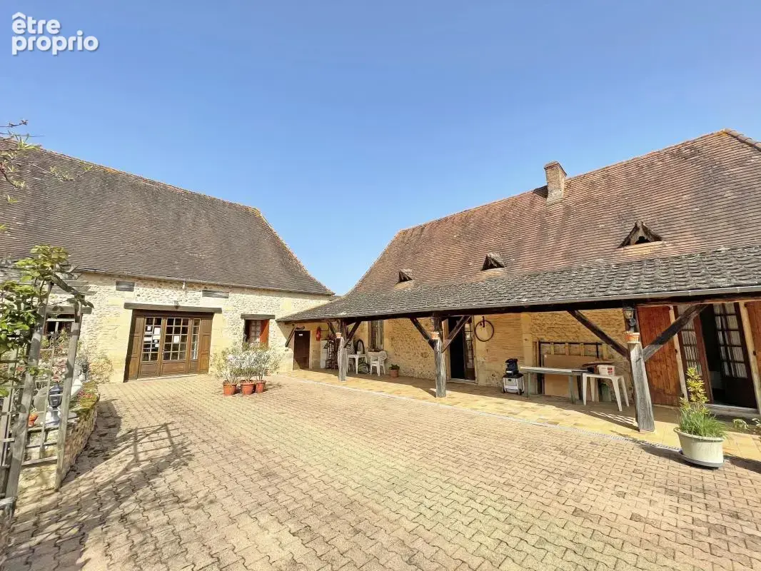 Propriété avec gîtes et chambres d'hôtes avec étang - photo 2