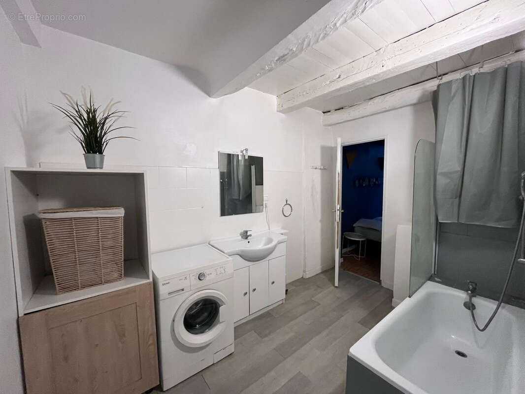 Appartement à SIX-FOURS-LES-PLAGES