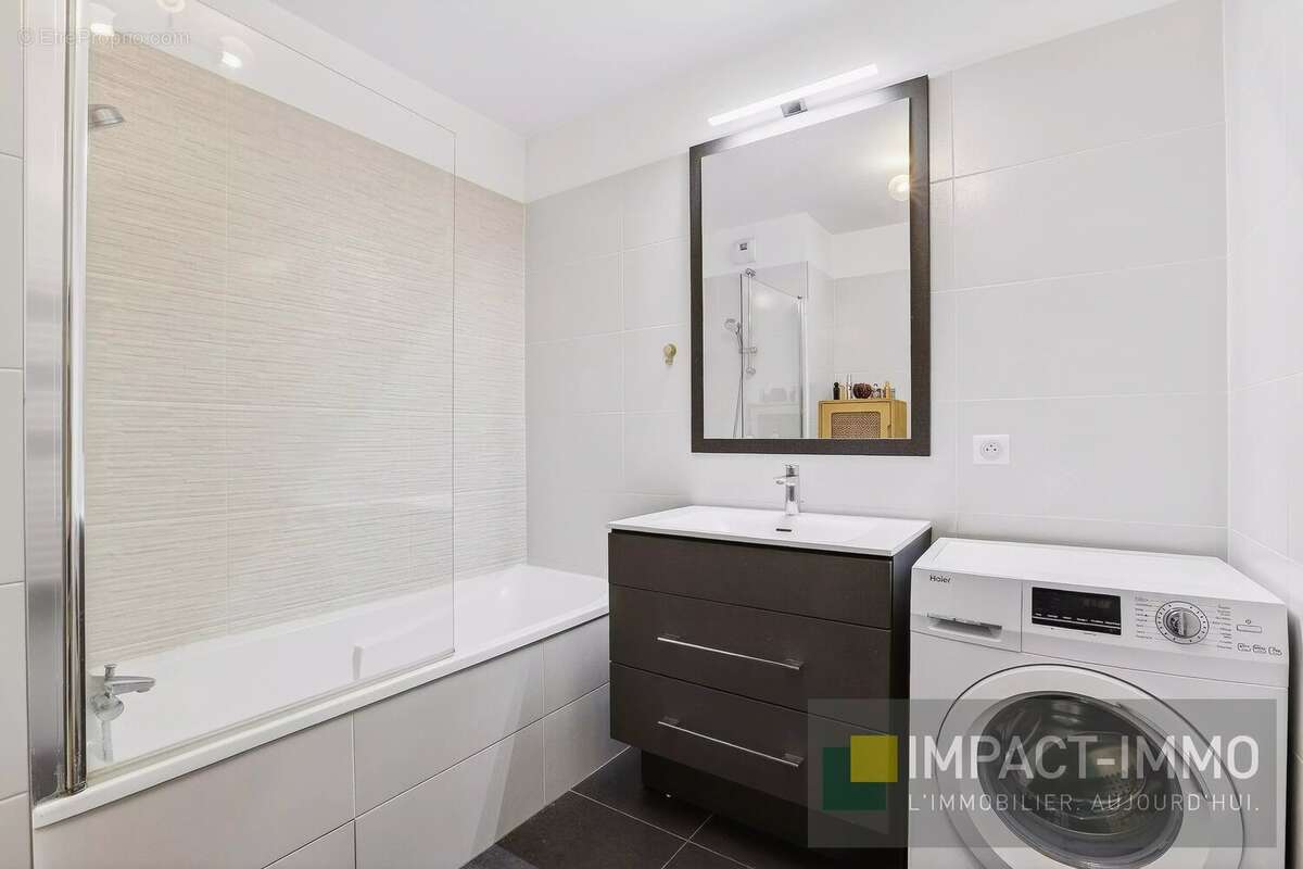 Appartement à COURBEVOIE
