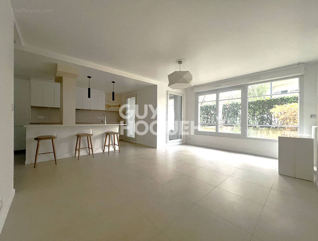 Appartement à COURBEVOIE