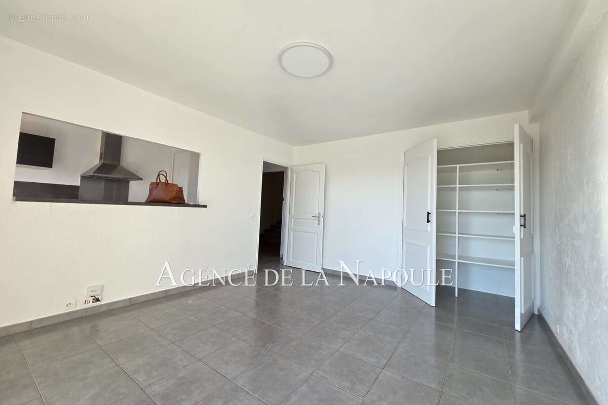 Appartement 40 m² à Mandelieu-La-Napoule  - photo 2