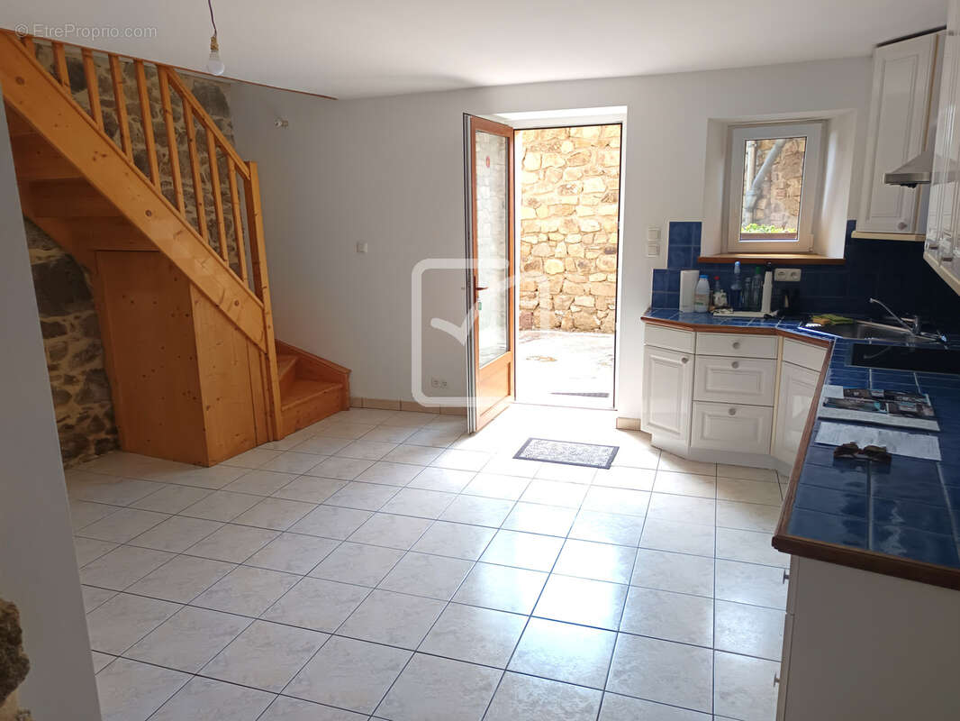 Maison de village rénovée avec terrasse et terrain non attenant - photo 5