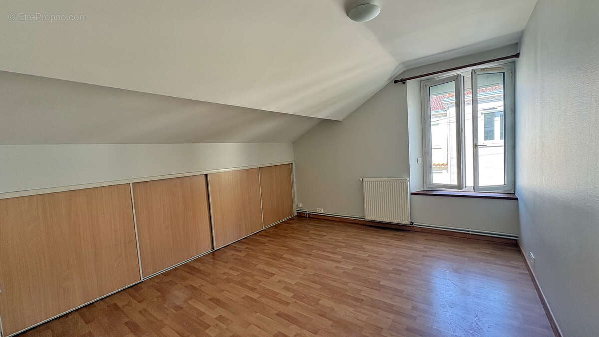 NIORT Avenue de Limoges - maison d'hab de 123m2 T4 - photo 5