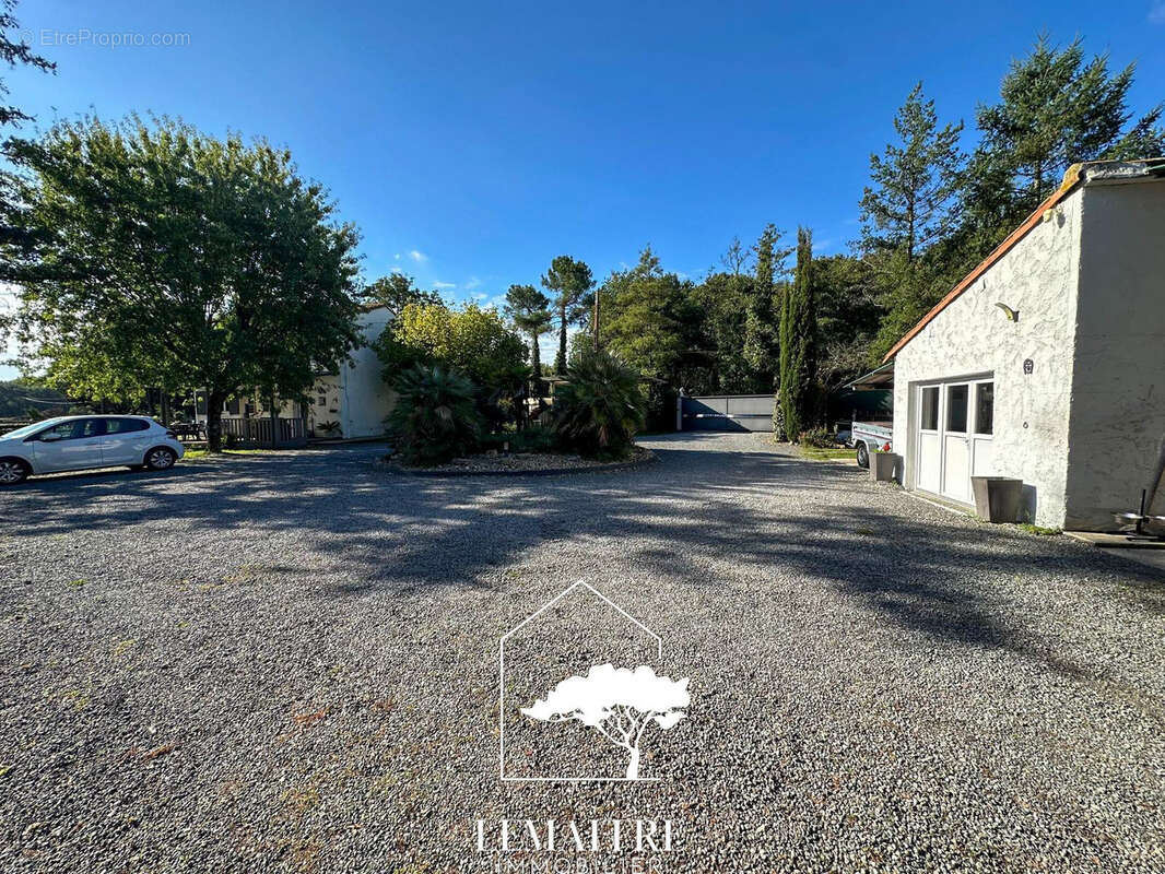 Maison à LES MATHES