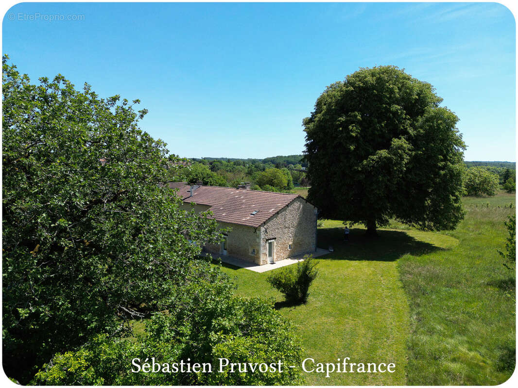 Champagnac de Belair (24), Dordogne, Maison en pierre à vendre, 211 m², 6 Pièces, Terrain 4 332 m², 5 chambres, Gîte, Atelier - photo 23