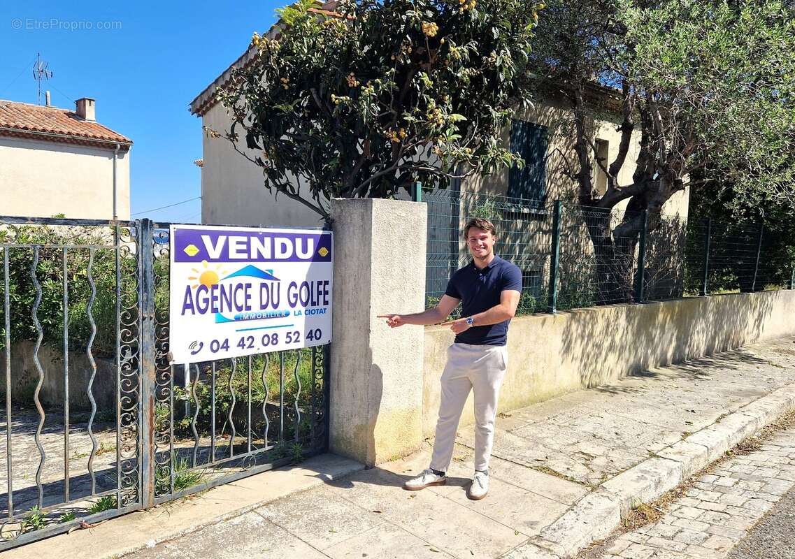 Villa T 3 à rénover sur grandes dépendances proche vieux port - photo 2