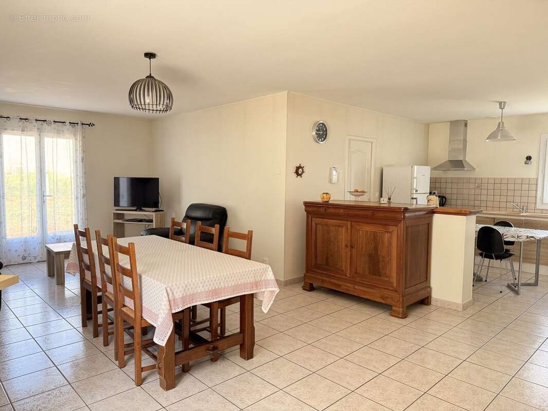 Maison 90 m² à Saint-Simon-De-Pellouaille  - photo 6