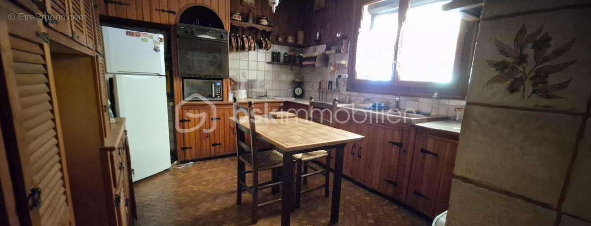 Maison avec un Grand Terrain et beau potentiel - photo 9