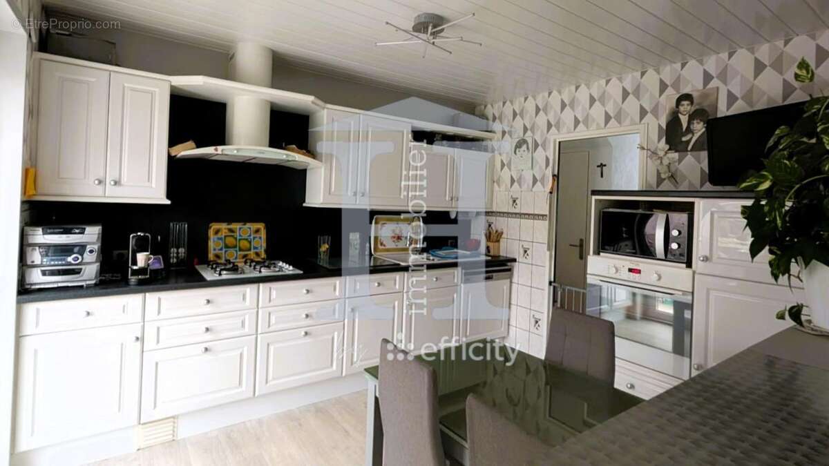 Maison à COURRIERES