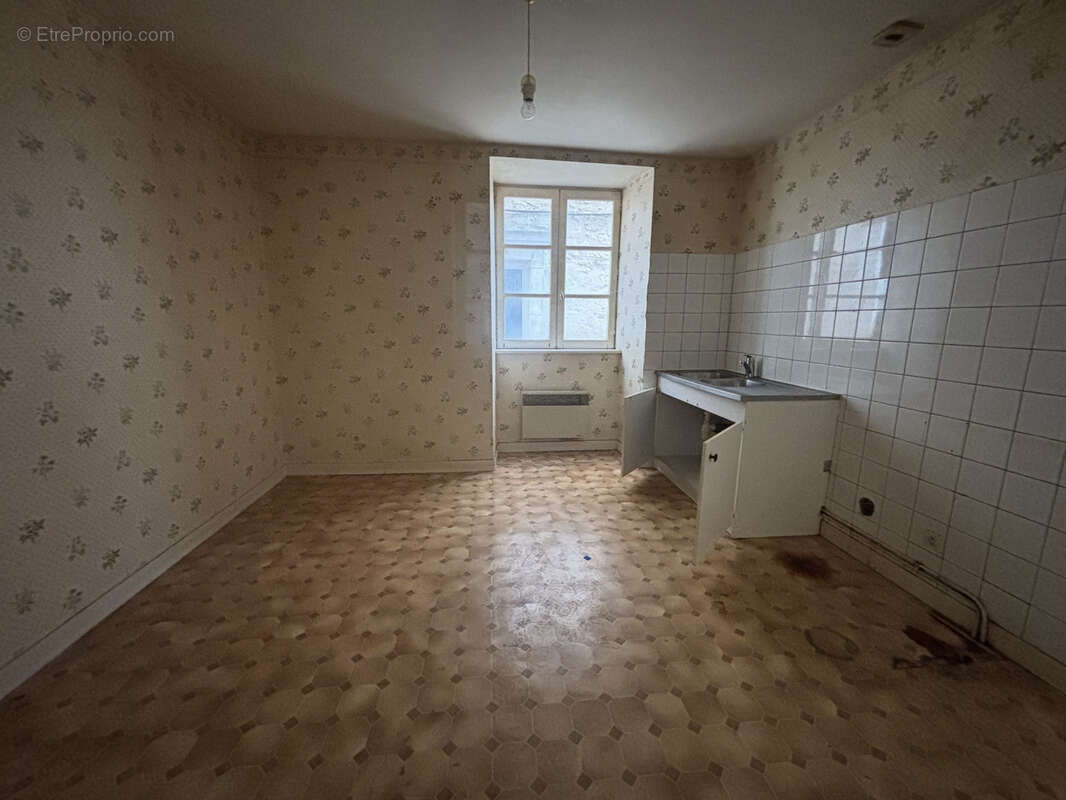 Commerce à SAINT-JUNIEN