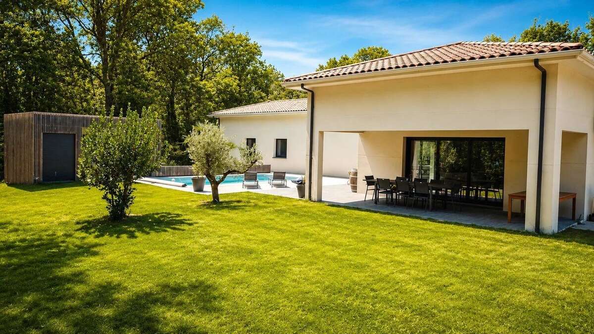 Maison à PUJOLS