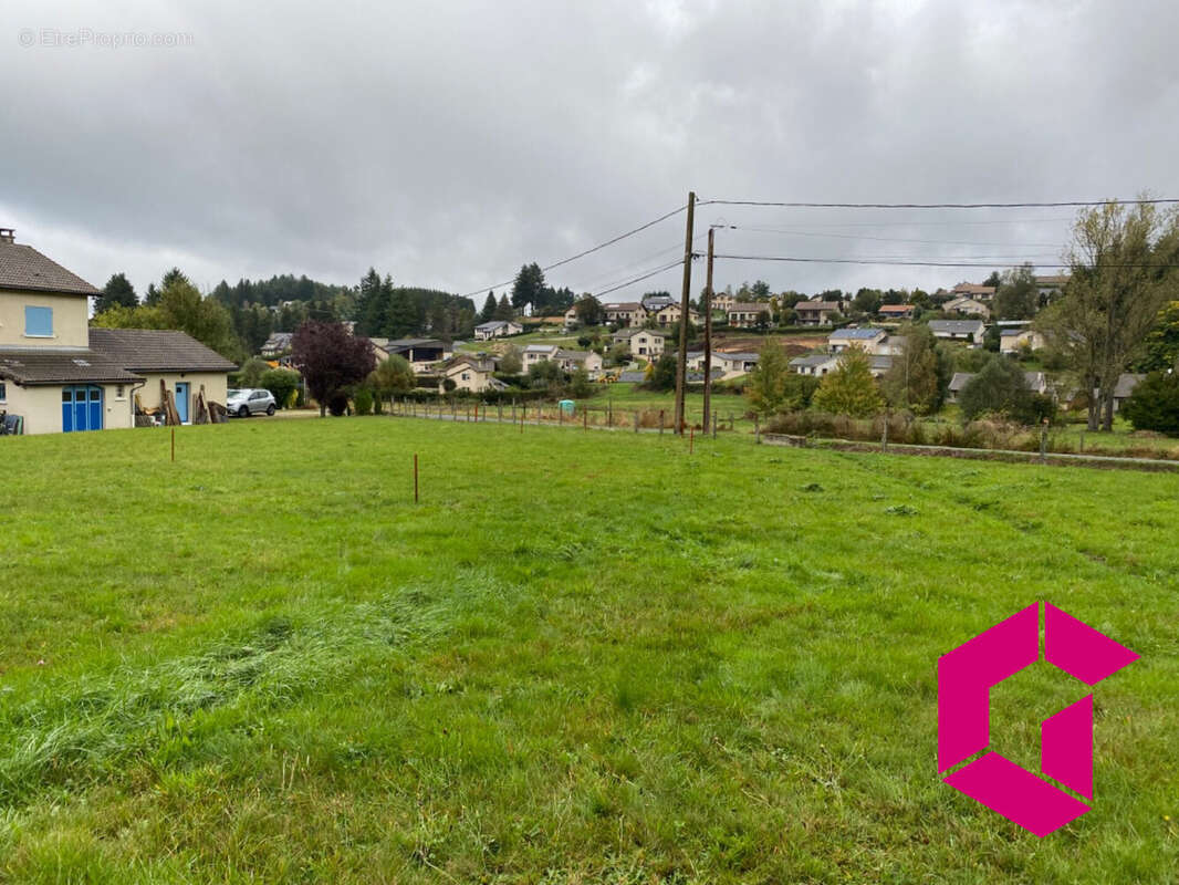 Terrain à TENCE