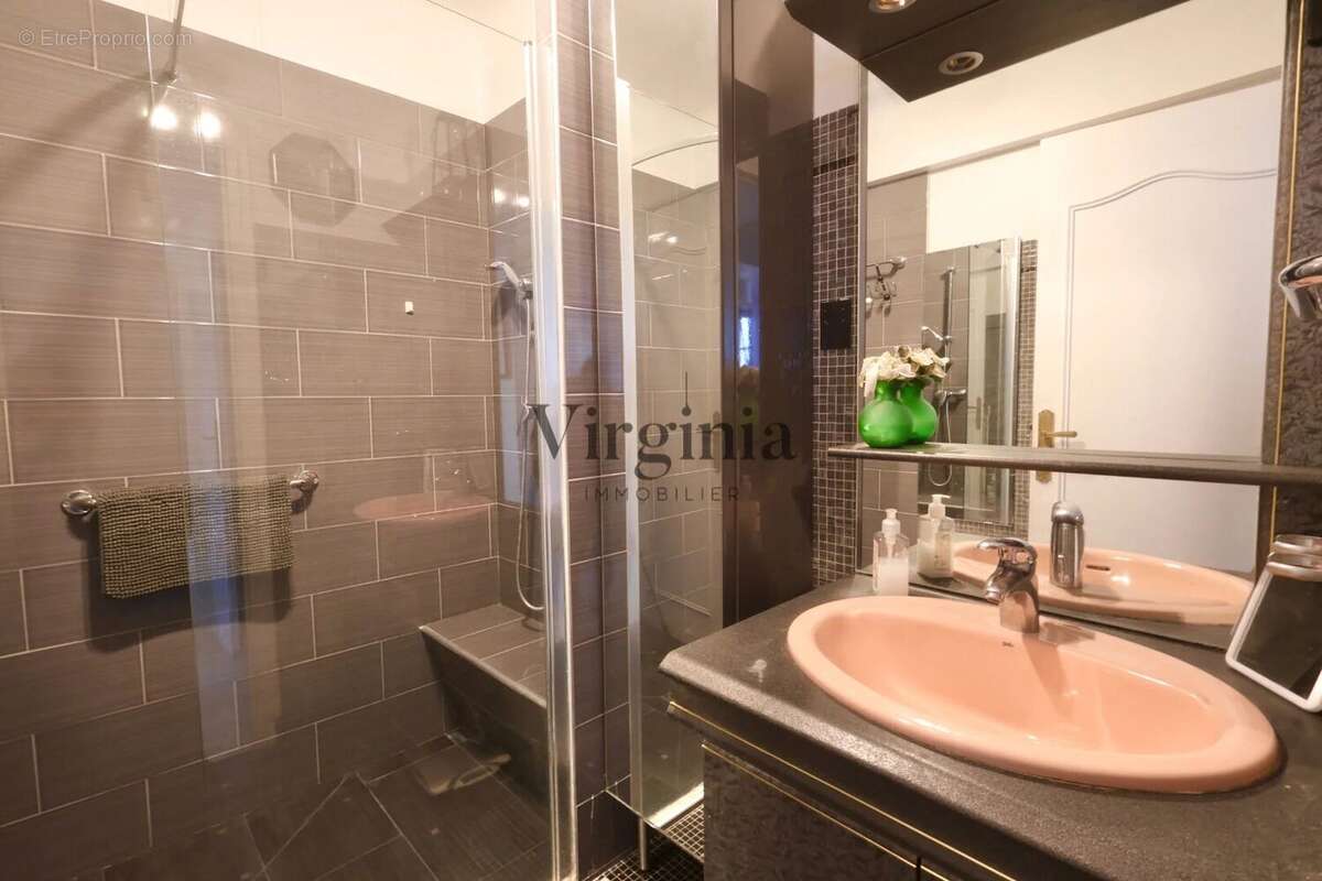 Appartement à CHARENTON-LE-PONT