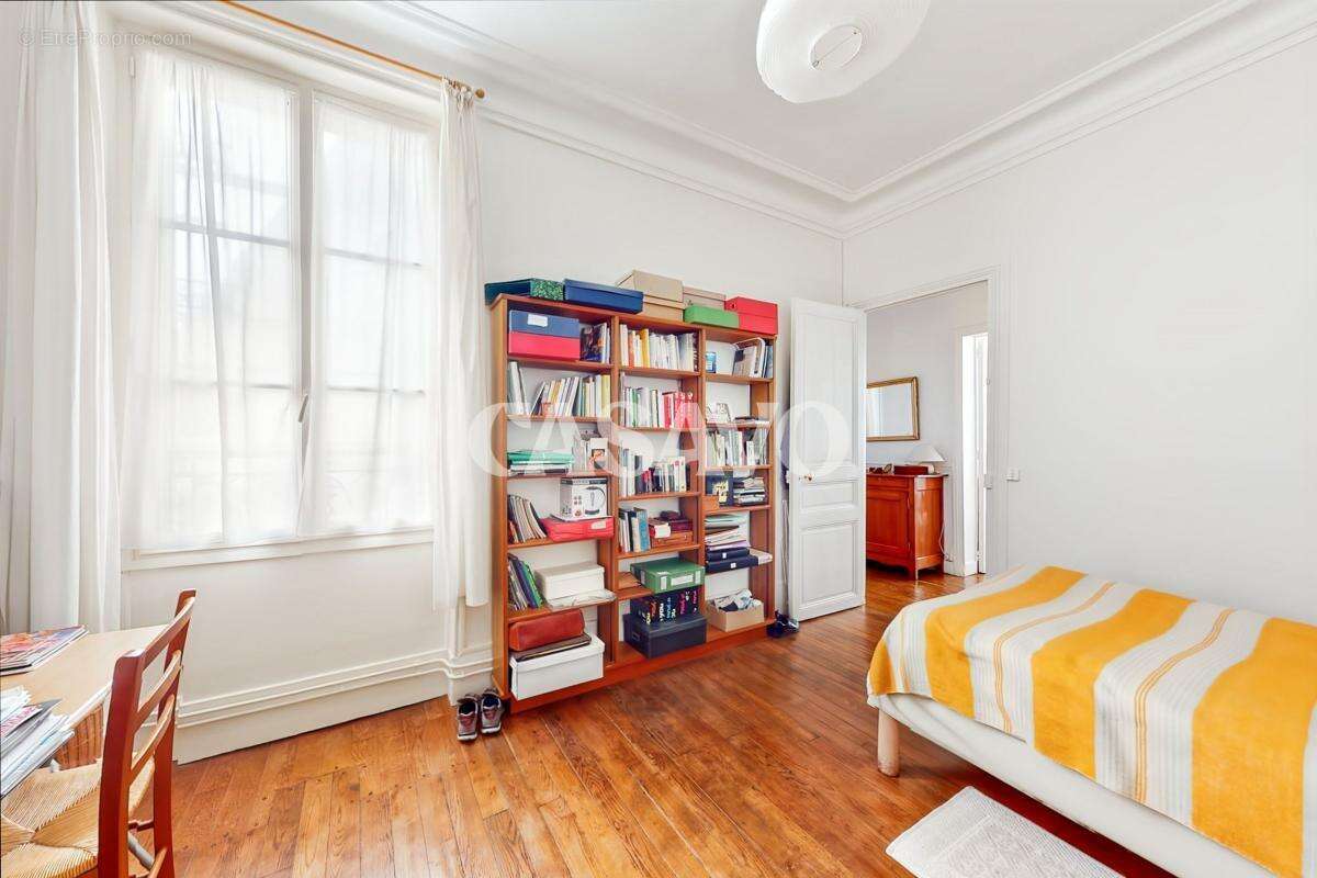 Appartement à PARIS-14E