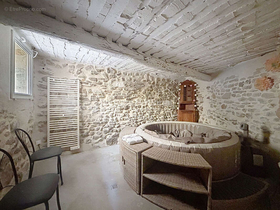 Maison à L'ISLE-SUR-LA-SORGUE