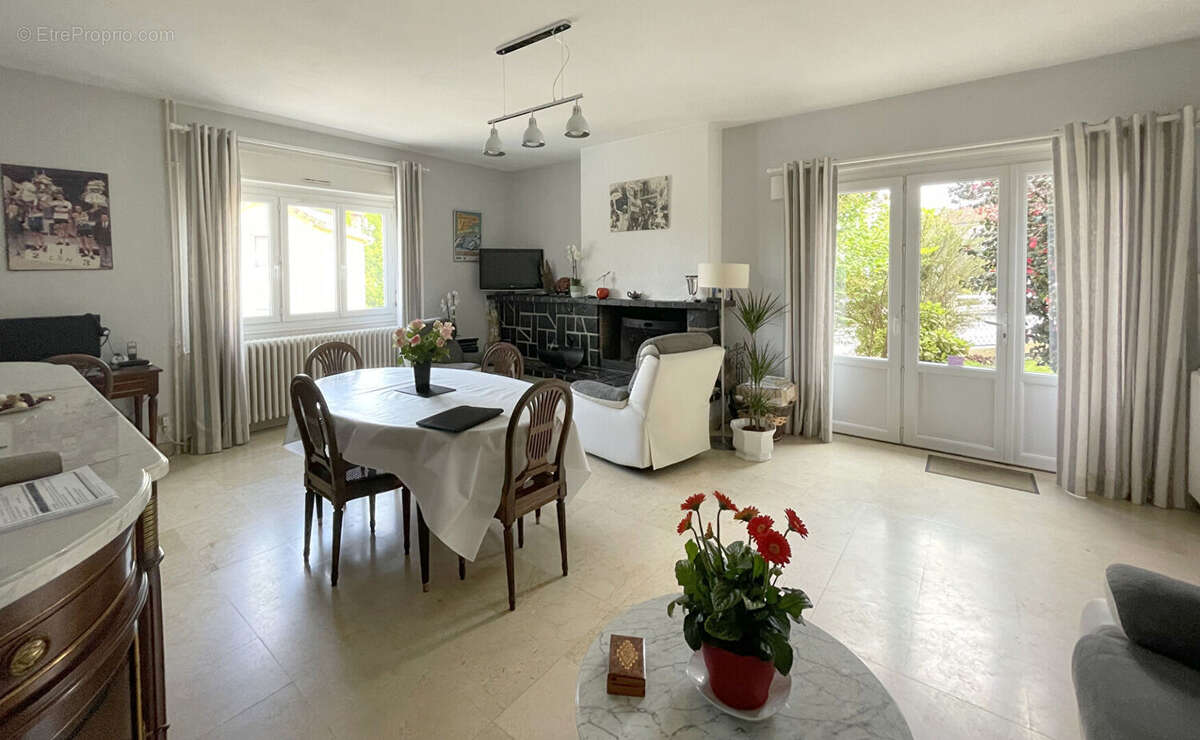 Maison Coulounieix Chamiers 10 pièce(s) 329.34 m2 - photo 2