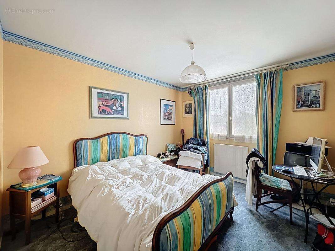 Maison à VOISINS-LE-BRETONNEUX