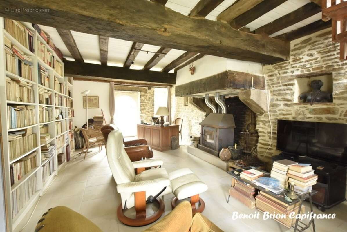 À vendre – Demeure historique en pierre d'environ 260 m² sur 2 hectares – Lapenty (50), à proximité de Saint-Hilaire-du-Harcouët - photo 9