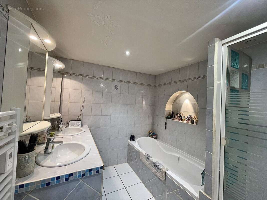 Maison à SAINT-THIBERY