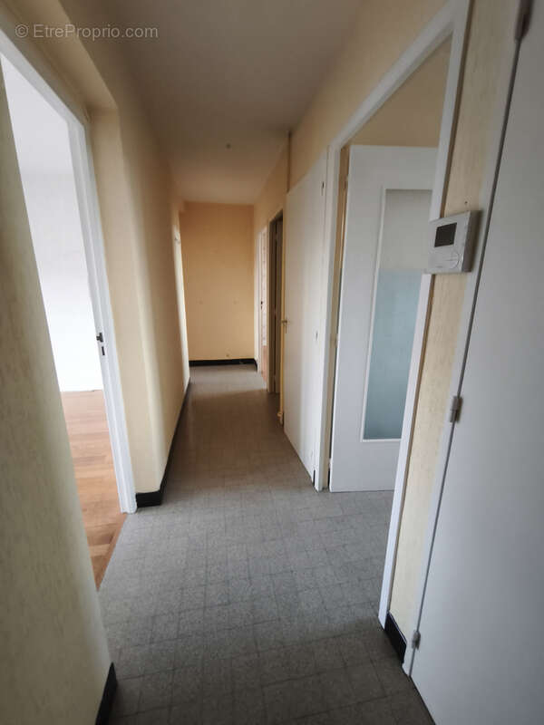 Firminy, 3P+C, parking. - photo 9