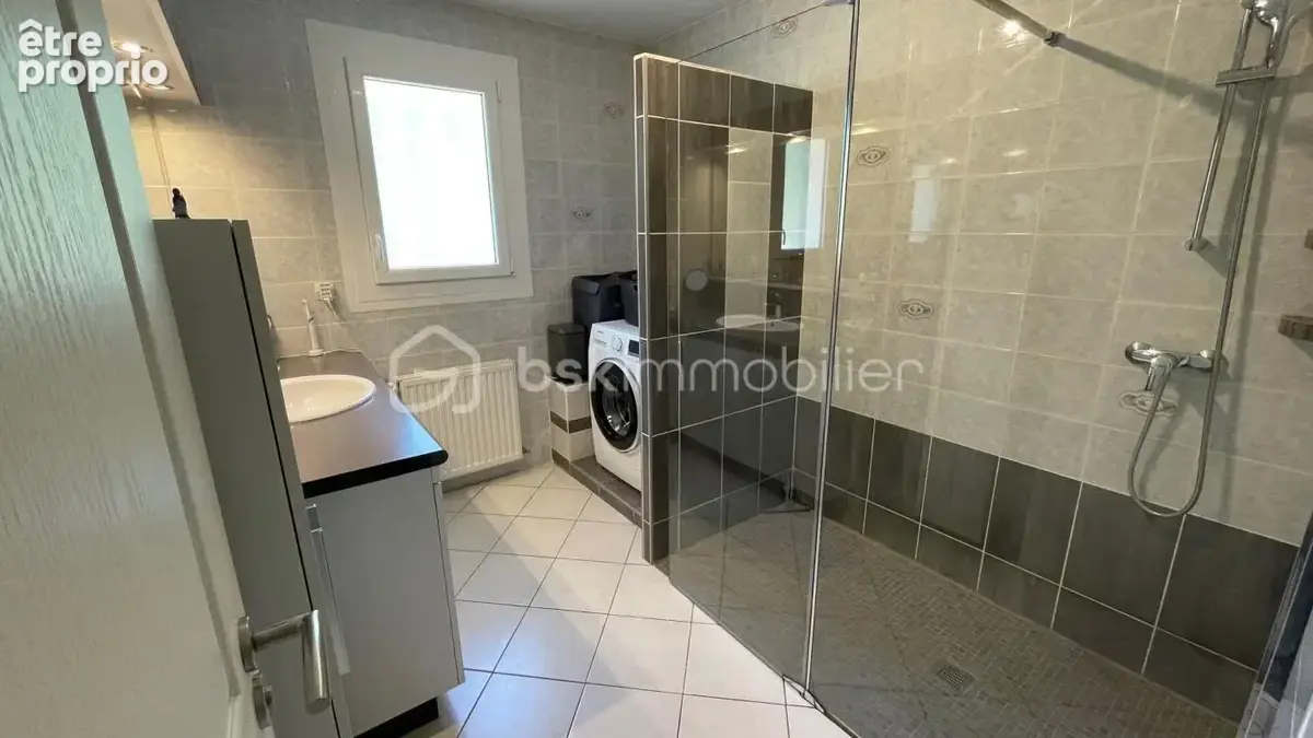 Maison sur sous-sol complet rénovée avec soins sur 3532 m² de terrain non clos - photo 10