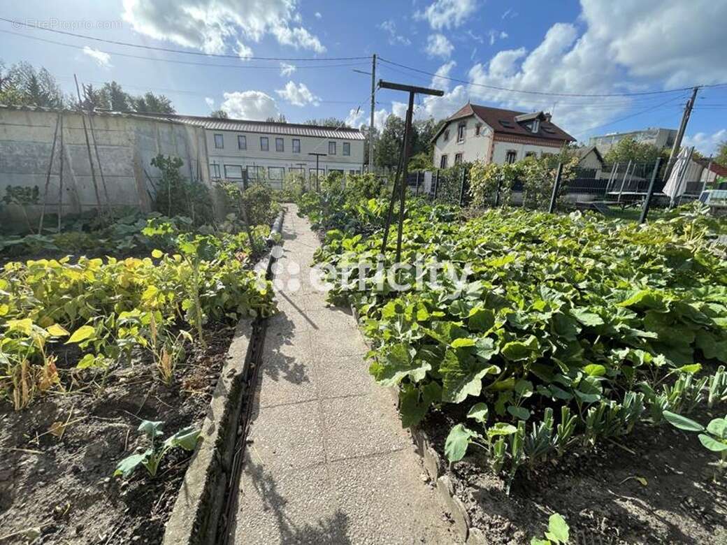 Maison à SAINT-PIERRE-LES-NEMOURS