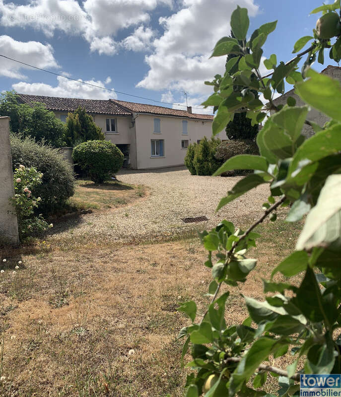 Maison à FONTAINE-CHALENDRAY