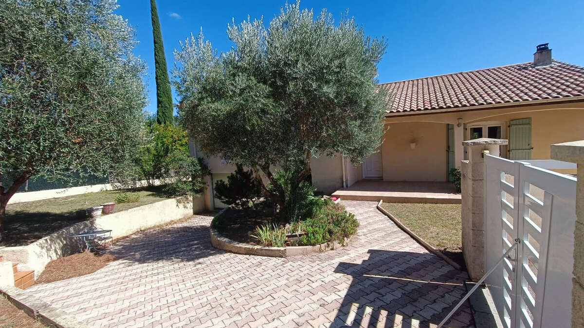 Maison à ROUSSAS