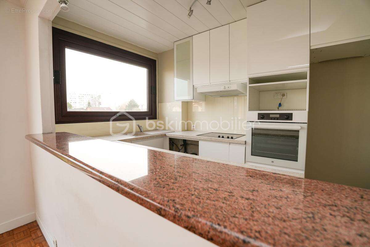 Appartement à LES PAVILLONS-SOUS-BOIS