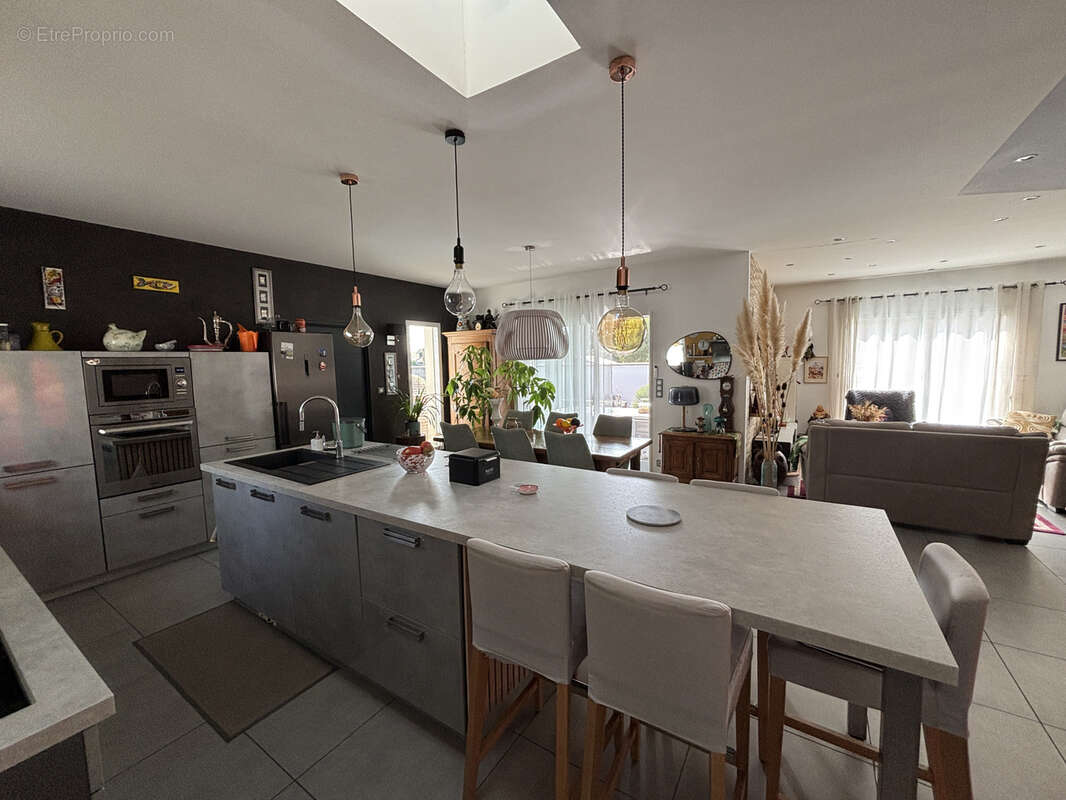 Maison à SAINT-MARCEL-LES-VALENCE