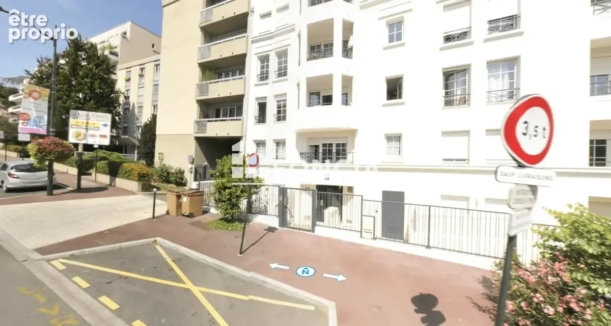 Photo Parking à Le Plessis-Robinson au prix de 46 000€