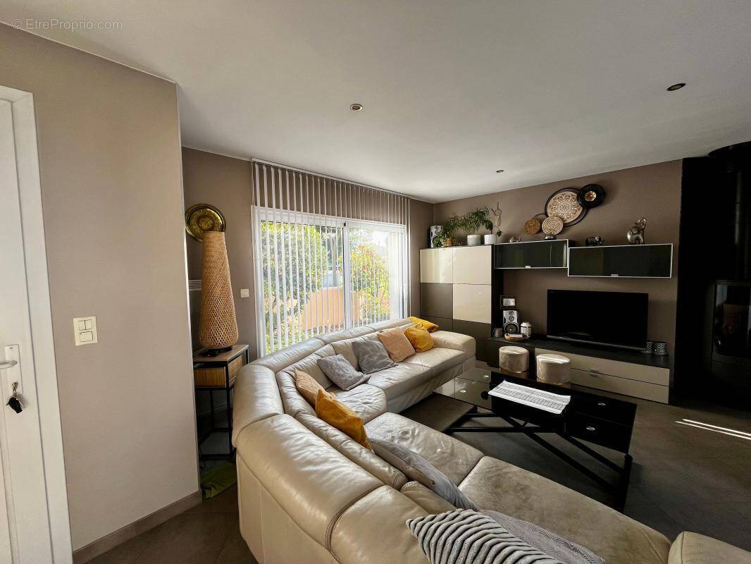 Maison à SAINT-ROGATIEN