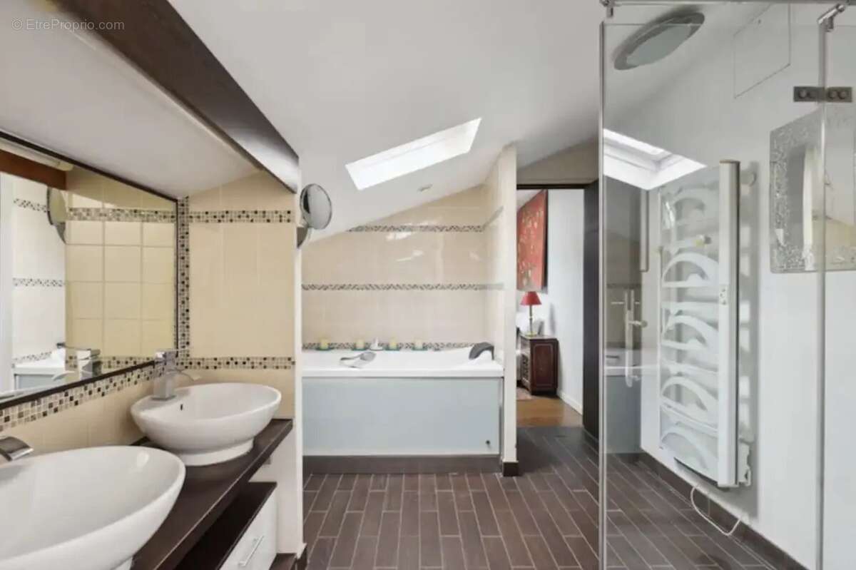 Appartement à PARIS-11E