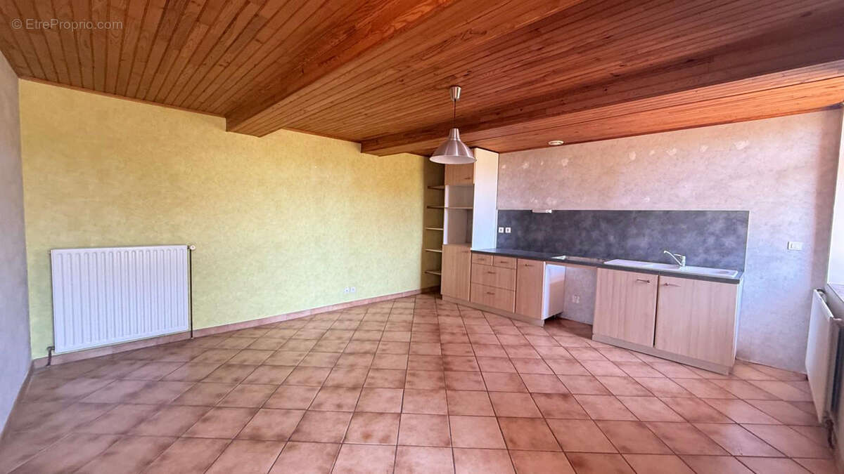 Maison à CHEVRIERES