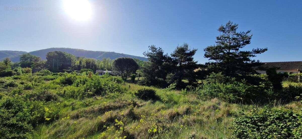 Terrain à GRAS