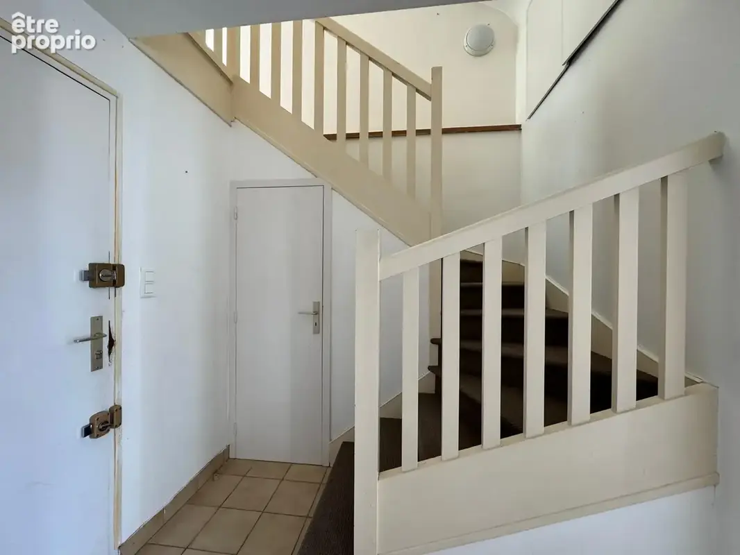 Dernier etage avec ASCENSEUR sur les Quais - photo 10