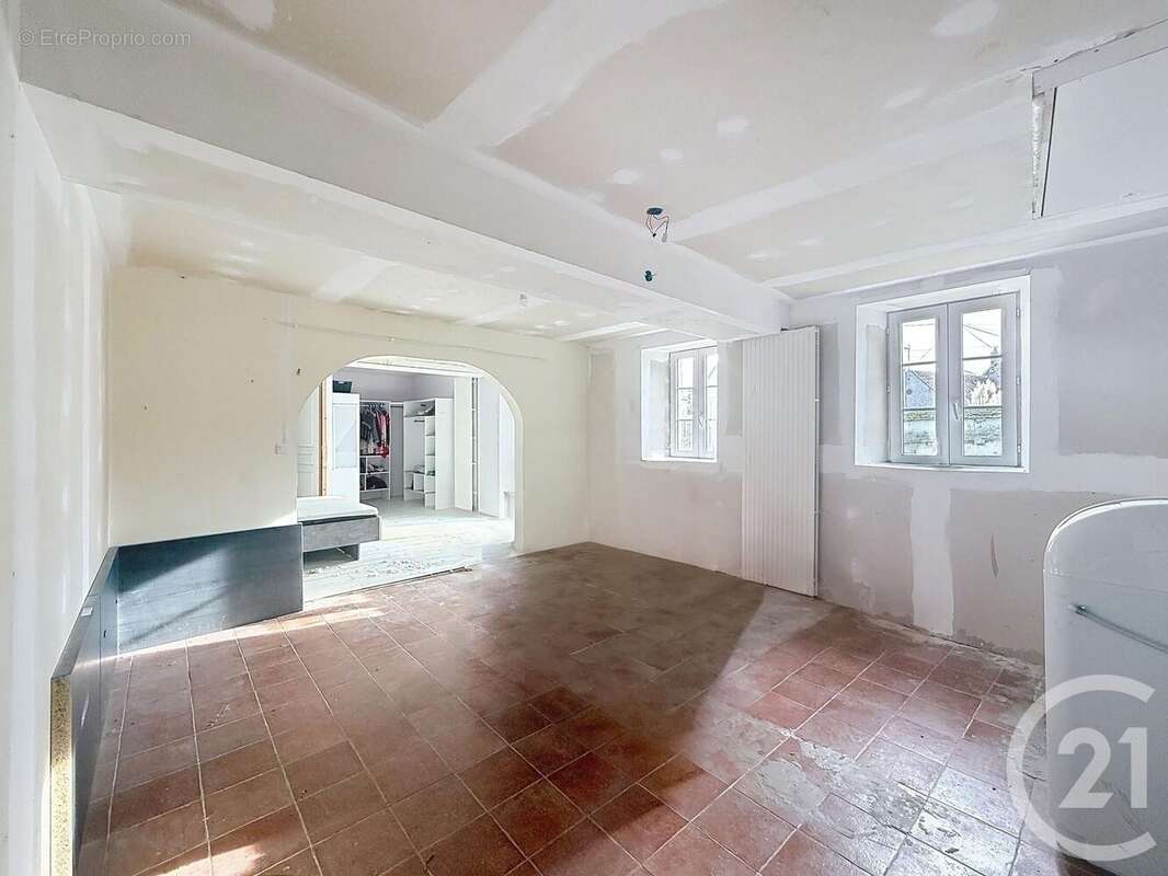 Maison à VILLETHIERRY