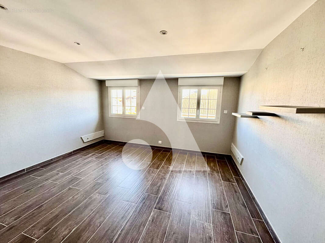 Maison à NEUFCHATEAU