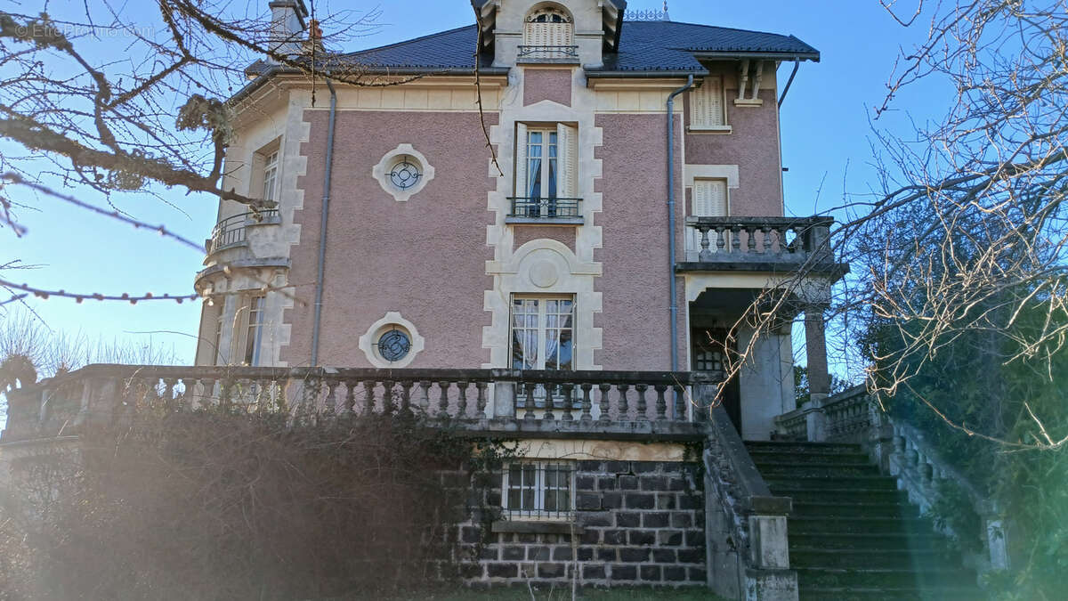 Maison à MAURIAC