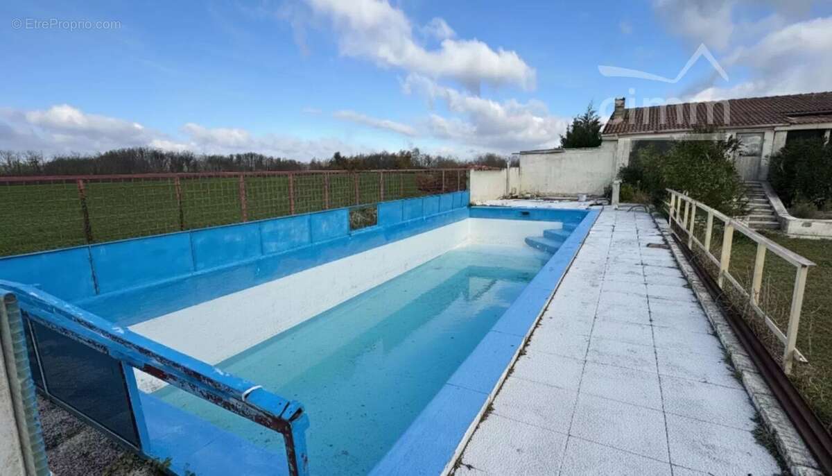 Maison à SAINT-BARTHELEMY-DE-VALS