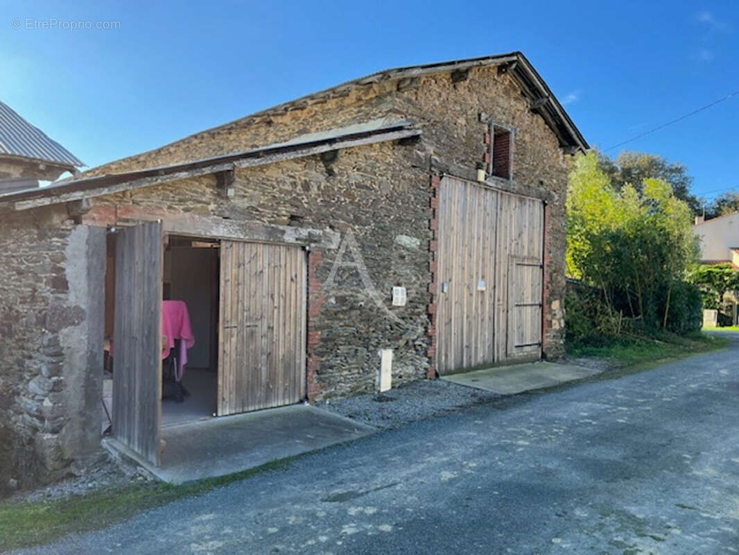 Autre à LA CHAIZE-LE-VICOMTE