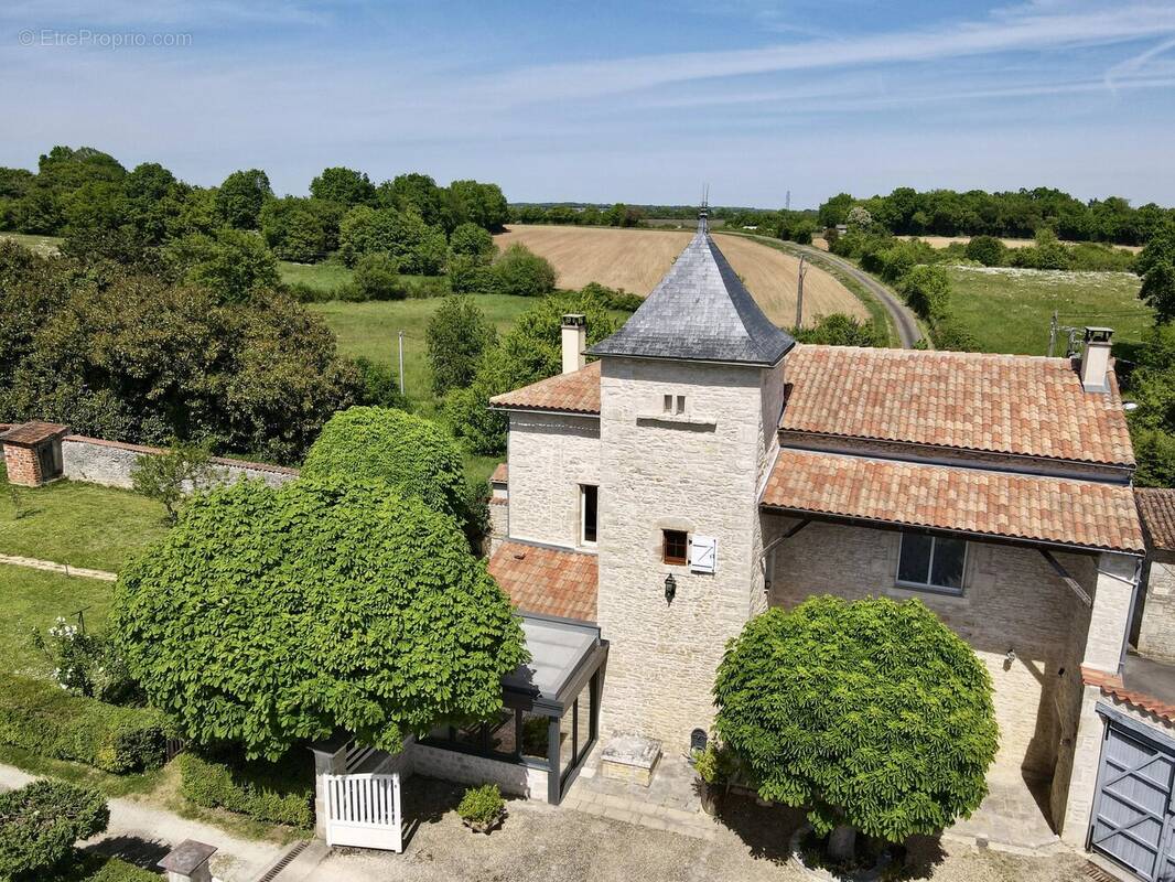 Maison à RUFFEC