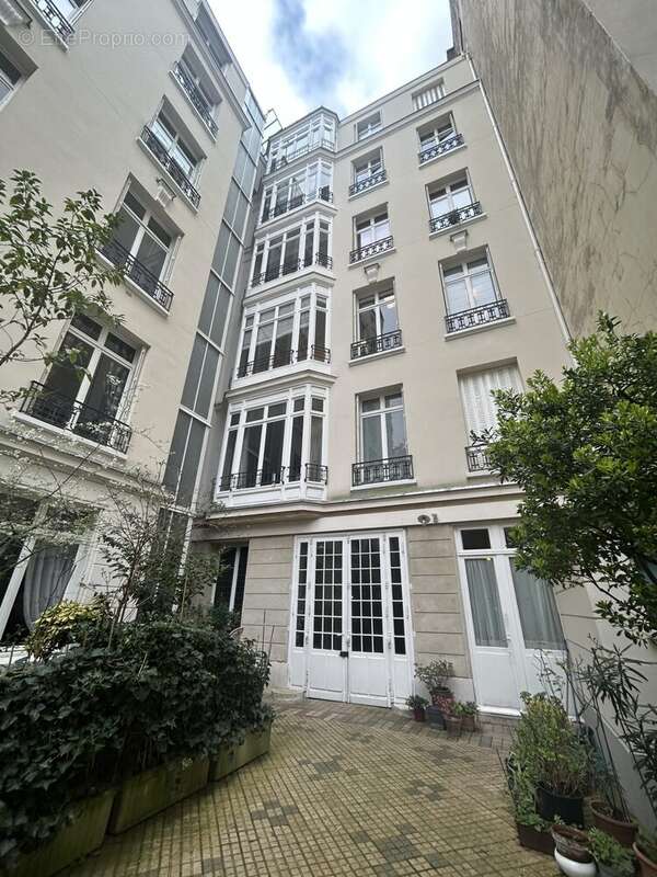 Appartement à PARIS-17E