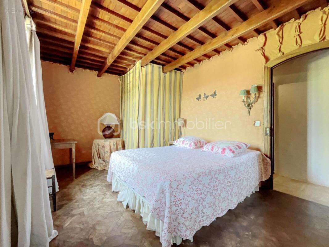 Maison à MENERBES