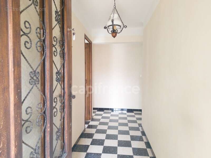 Maison à FONTVIEILLE