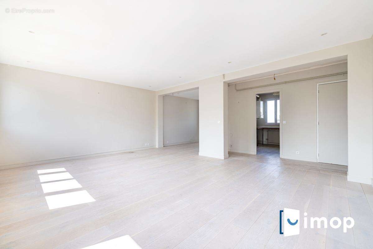 Aubervilliers – 70m² lumineux 3 pièces avec box et cave, à 7 min métro 12 et 7 - photo 3