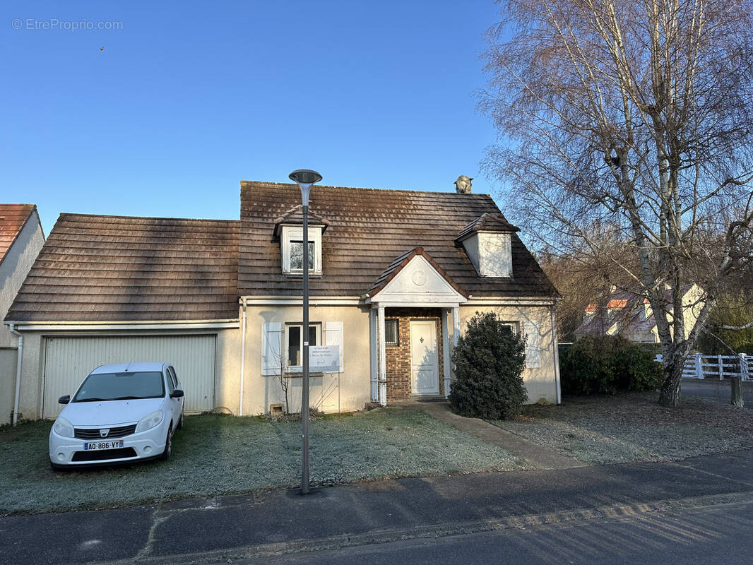 Maison à VAUX-LE-PENIL